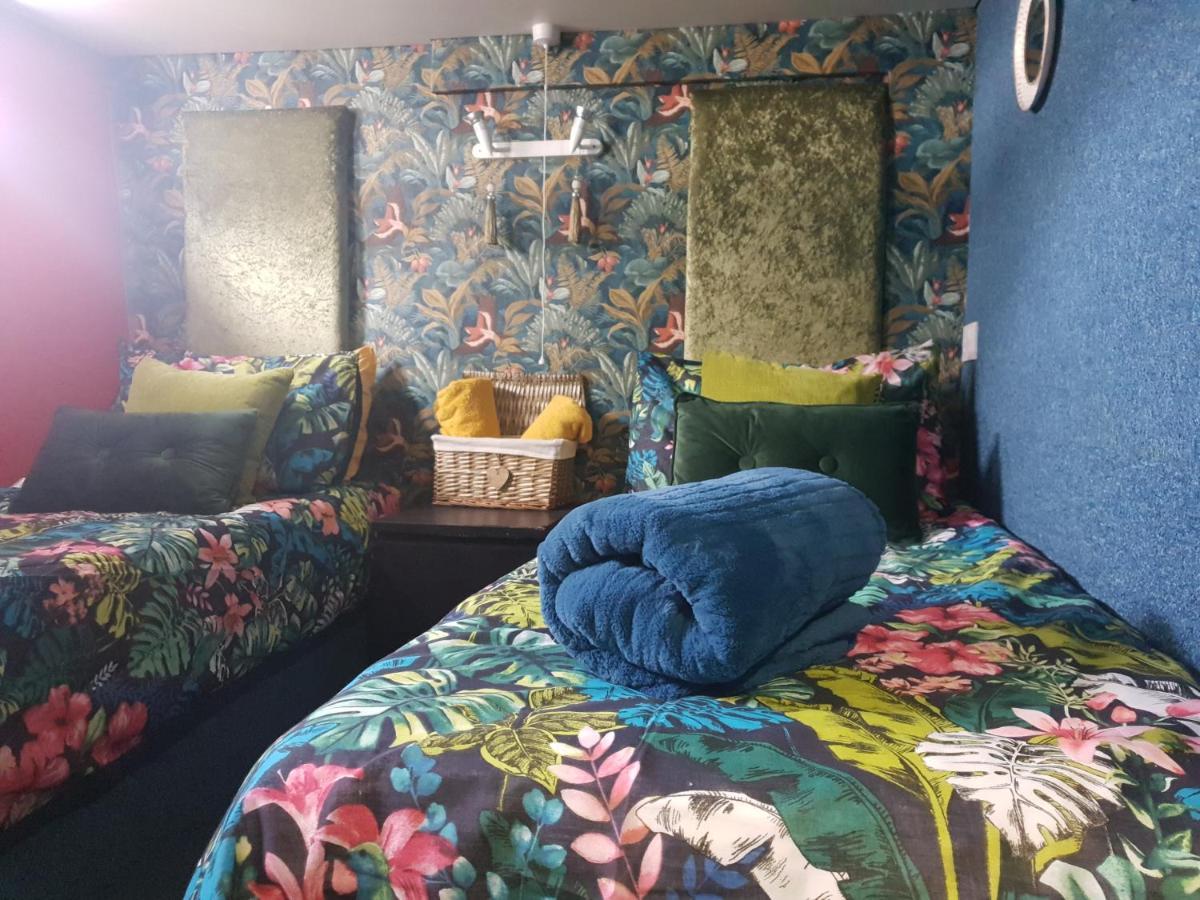 Jasmine Coral Jay Boutique Boatel Ocean Village Gibraltar Buitenkant foto