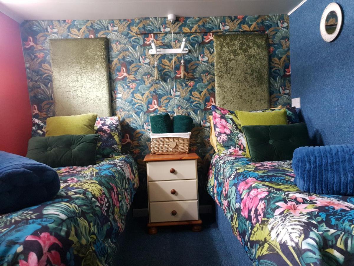 Jasmine Coral Jay Boutique Boatel Ocean Village Gibraltar Kamer foto