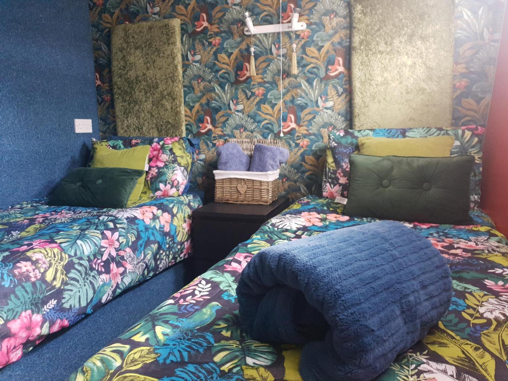 Jasmine Coral Jay Boutique Boatel Ocean Village Gibraltar Kamer foto